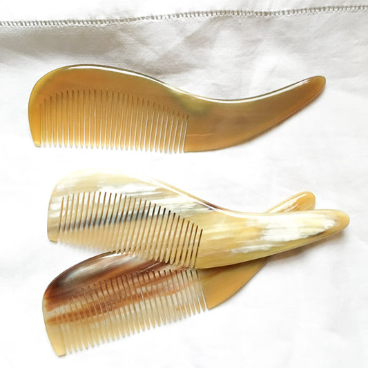 Graceful Horn Comb - Light